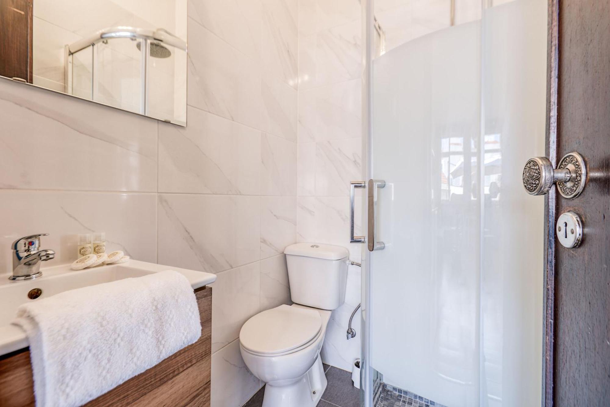 Travel & Live Aliados Apartment Porto Bilik gambar