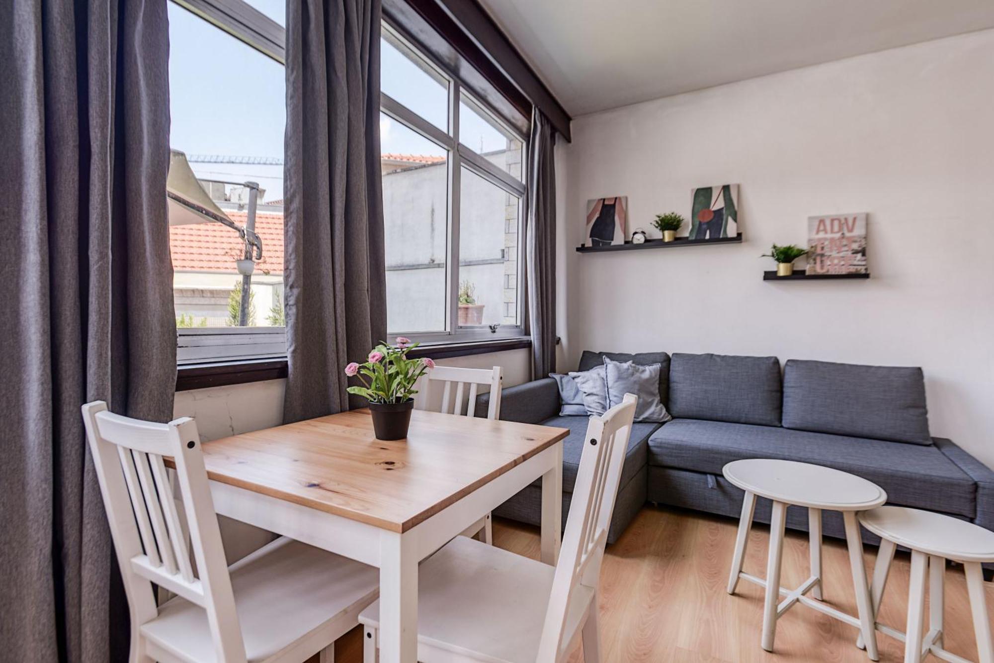 Travel & Live Aliados Apartment Porto Bilik gambar