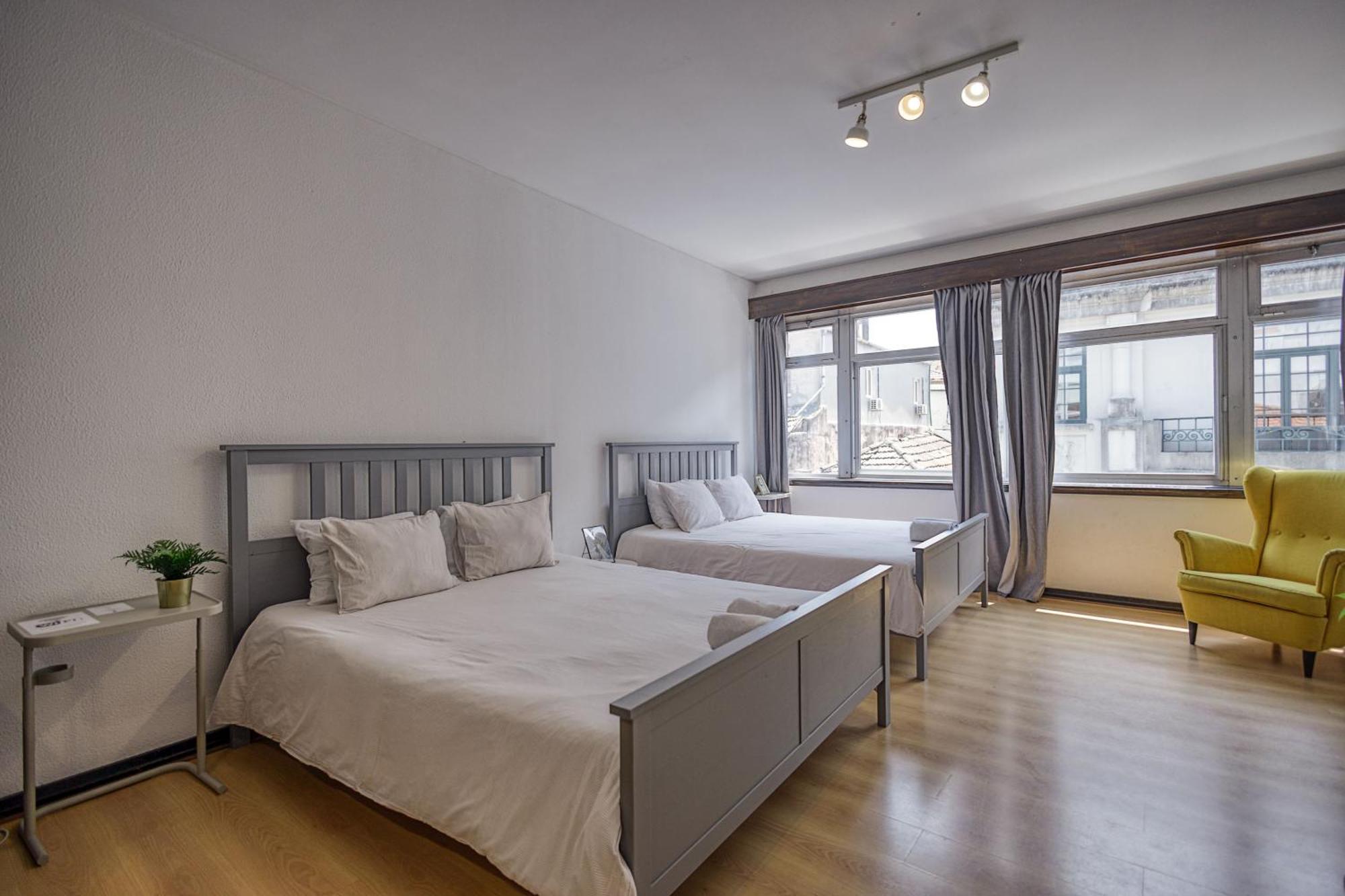 Travel & Live Aliados Apartment Porto Bilik gambar
